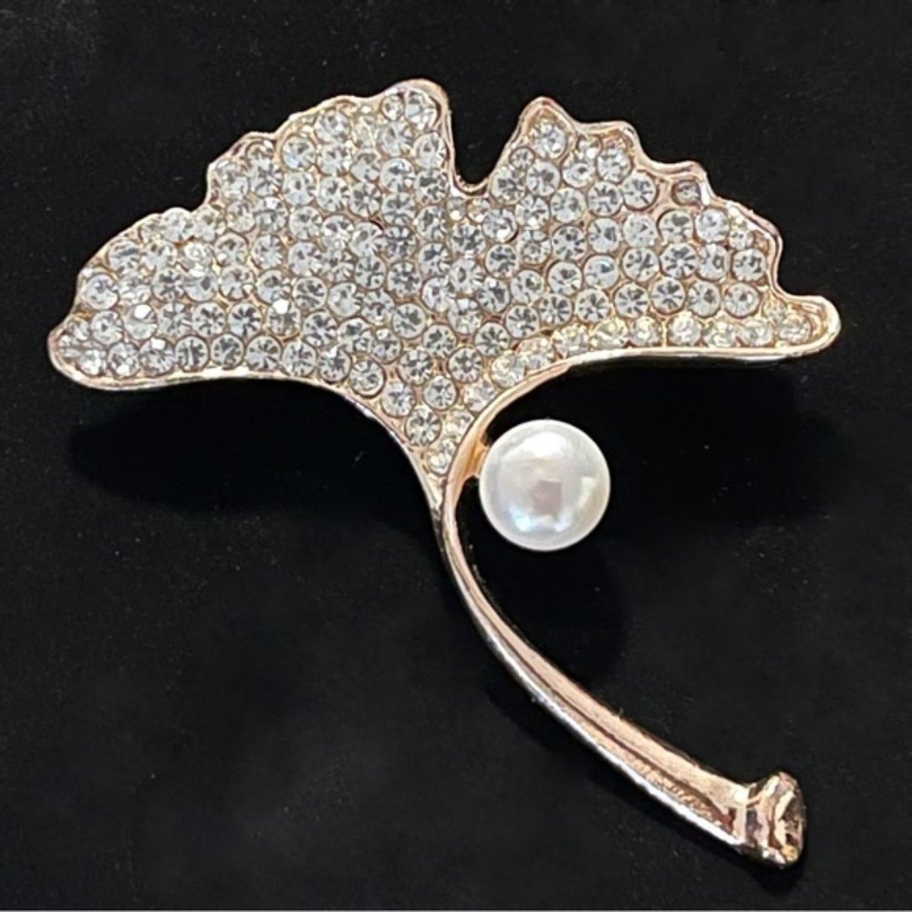 Stunning Vtg Ginkgo Leaf Rhinestone Pearl Brooch
